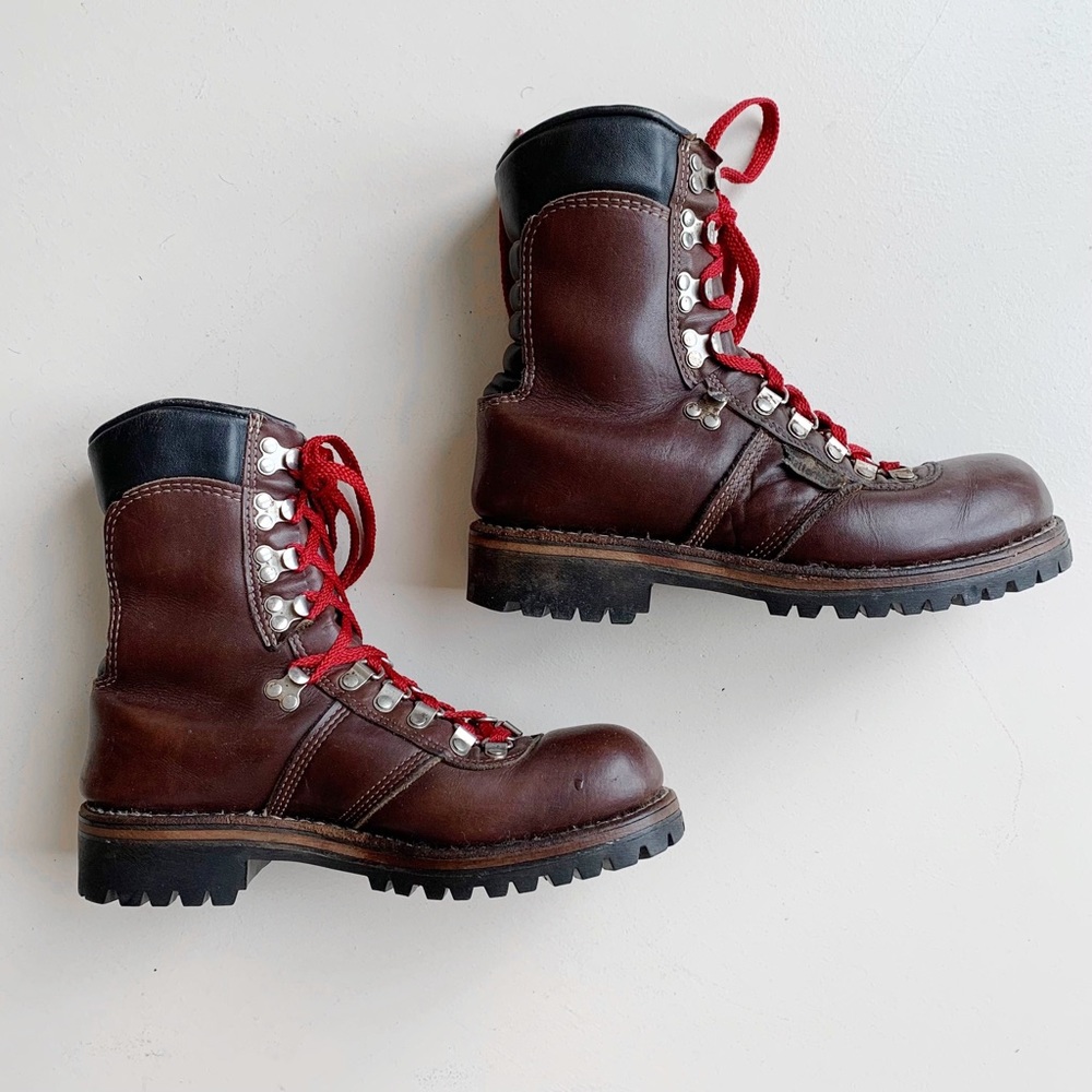 Vintage Brown Lace-Up Women's Boots with Red Laces